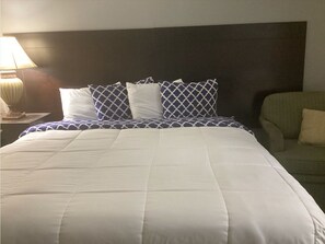 Single Room, 1 King Bed, Non Smoking | Desk, free WiFi - Salt City Inn (Hutchinson)