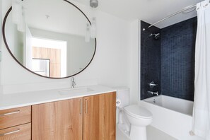 Hair dryer, towels - Blueground | S Lake Union, gym & bbq, nr museum (Seattle)