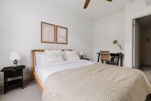 1 bedroom, iron/ironing board, WiFi, bed sheets - Blueground | S Lake Union, gym & bbq, nr museum (Seattle)