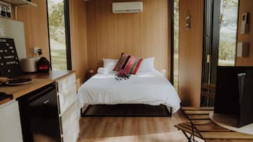 1 bedroom, bed sheets