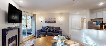 Family-friendly condo with gas fireplace, kitchen & washer/dryer