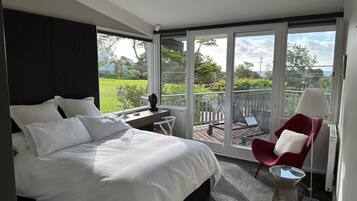 5 bedrooms, desk, iron/ironing board, WiFi