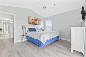 5 bedrooms, desk, iron/ironing board, travel cot