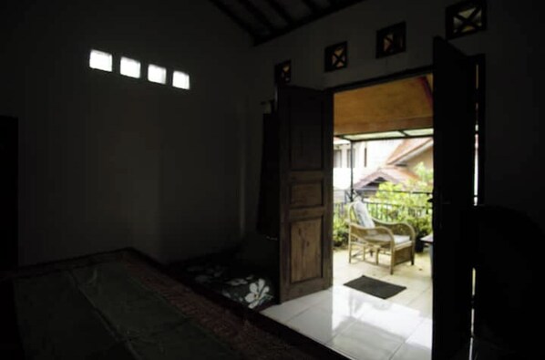 Interior - Welcoming house with AC in vibrant Jakarta (Daerah Khusus Ibukota Jakarta)