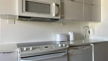 Premier Apartment, Multiple Beds | Private kitchen