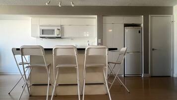 Premier Apartment, Multiple Beds | Private kitchen