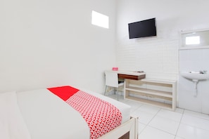 Standard Double Room | Desk, free WiFi, bed sheets