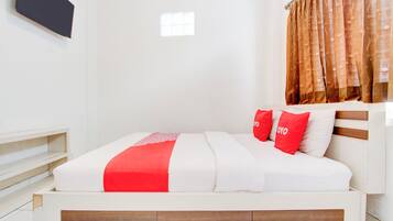 Desk, free WiFi, bed sheets