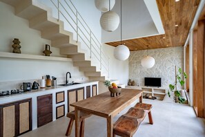 빌라, 침실 2개, 파티오, 수영장 전망 | 다이닝룸