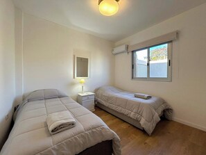 2 bedrooms, in-room safe, free WiFi, bed sheets