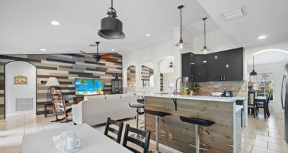 Relaxing 4-Bedroom Home & Private Pool