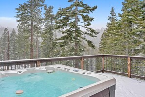 Outdoor spa tub - Spacious Tahoma Retreat with Hot Tub and Game Room (Tahoma)