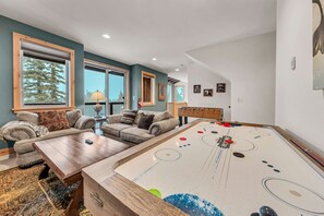 Games room - Spacious Tahoma Retreat with Hot Tub and Game Room (Tahoma)