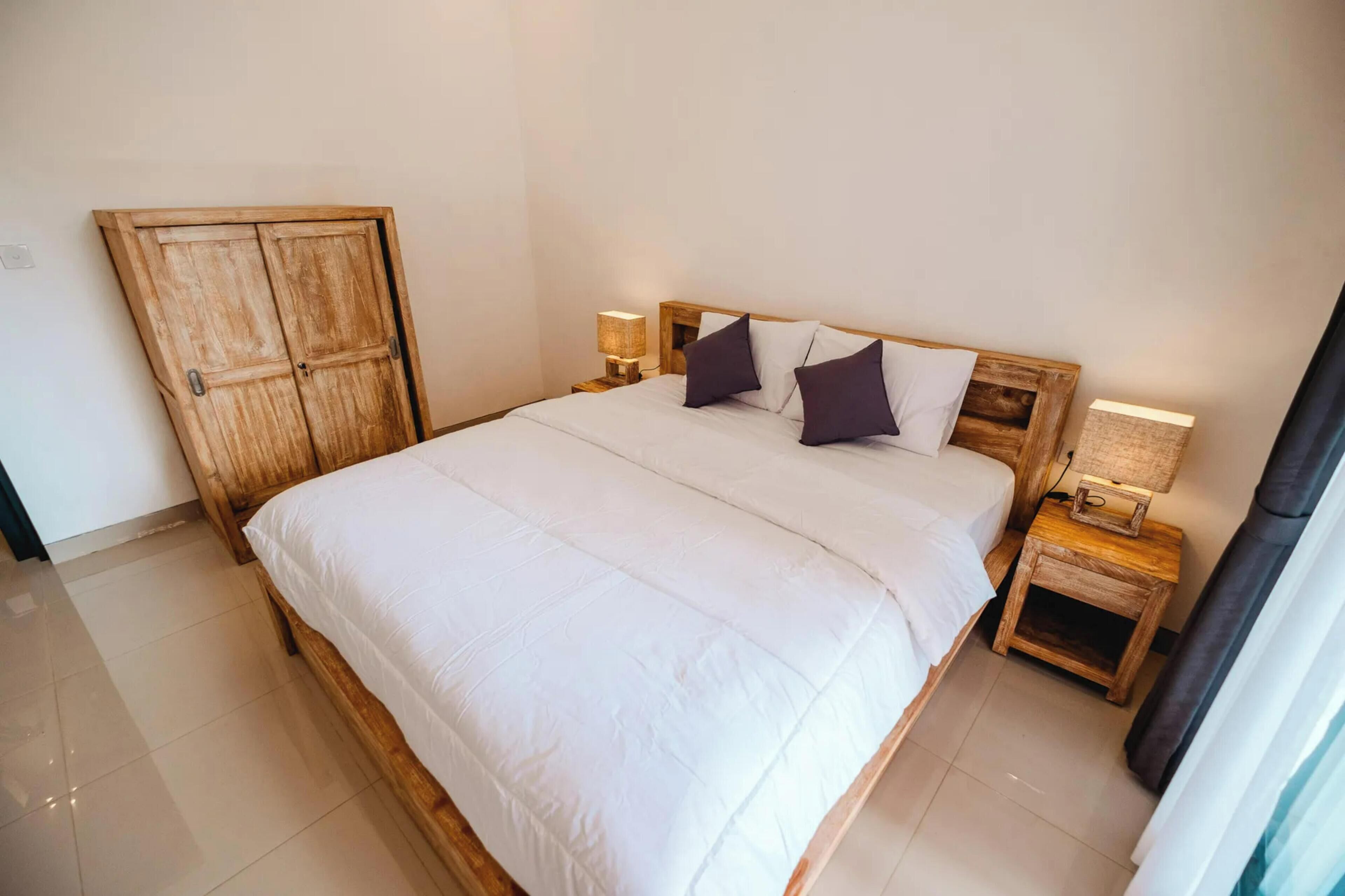 Deluxe Room, Pool View | Minibar, free WiFi