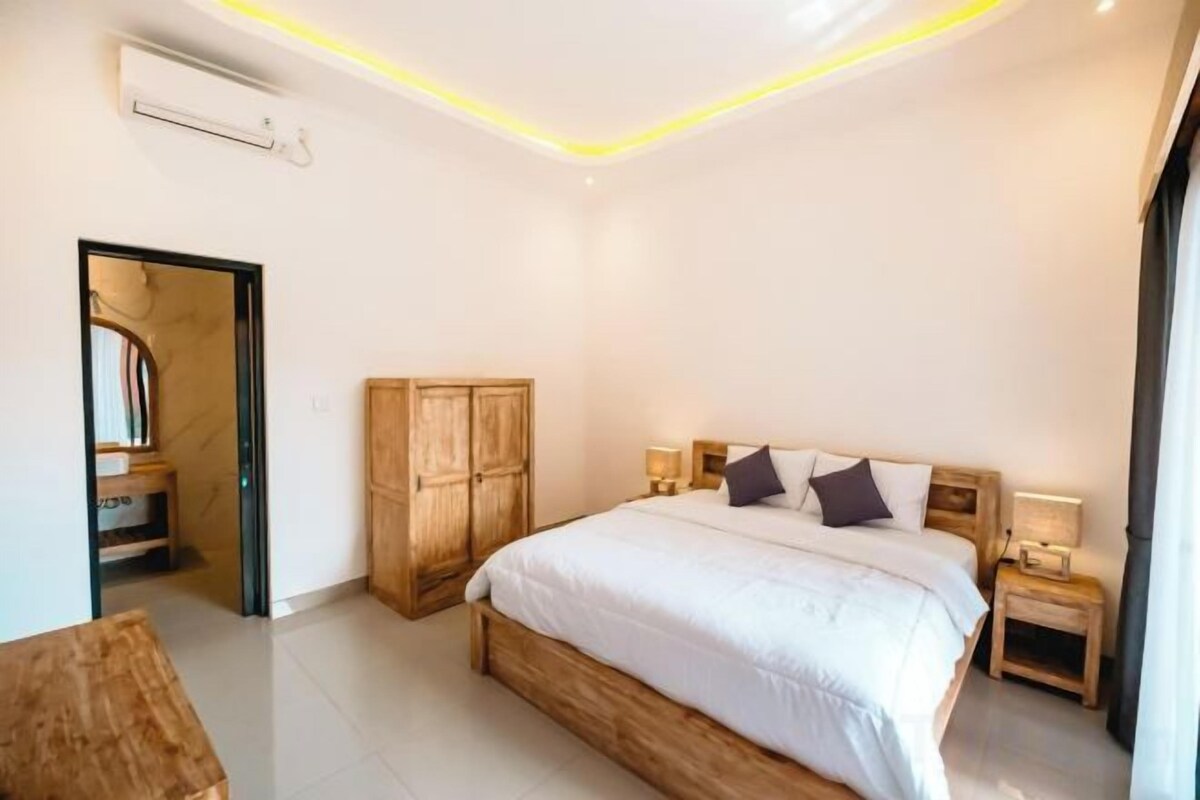 Minibar, free WiFi