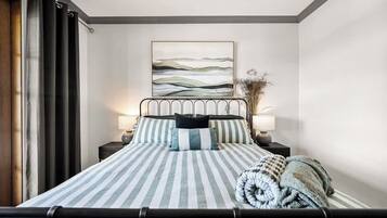 3 bedrooms, iron/ironing board, WiFi, bed sheets