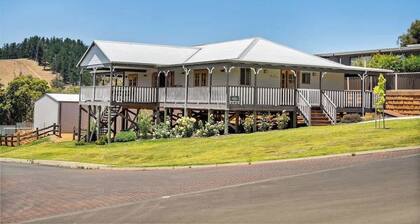Meeukany Hilltop Stunner in the Heart of Nannup