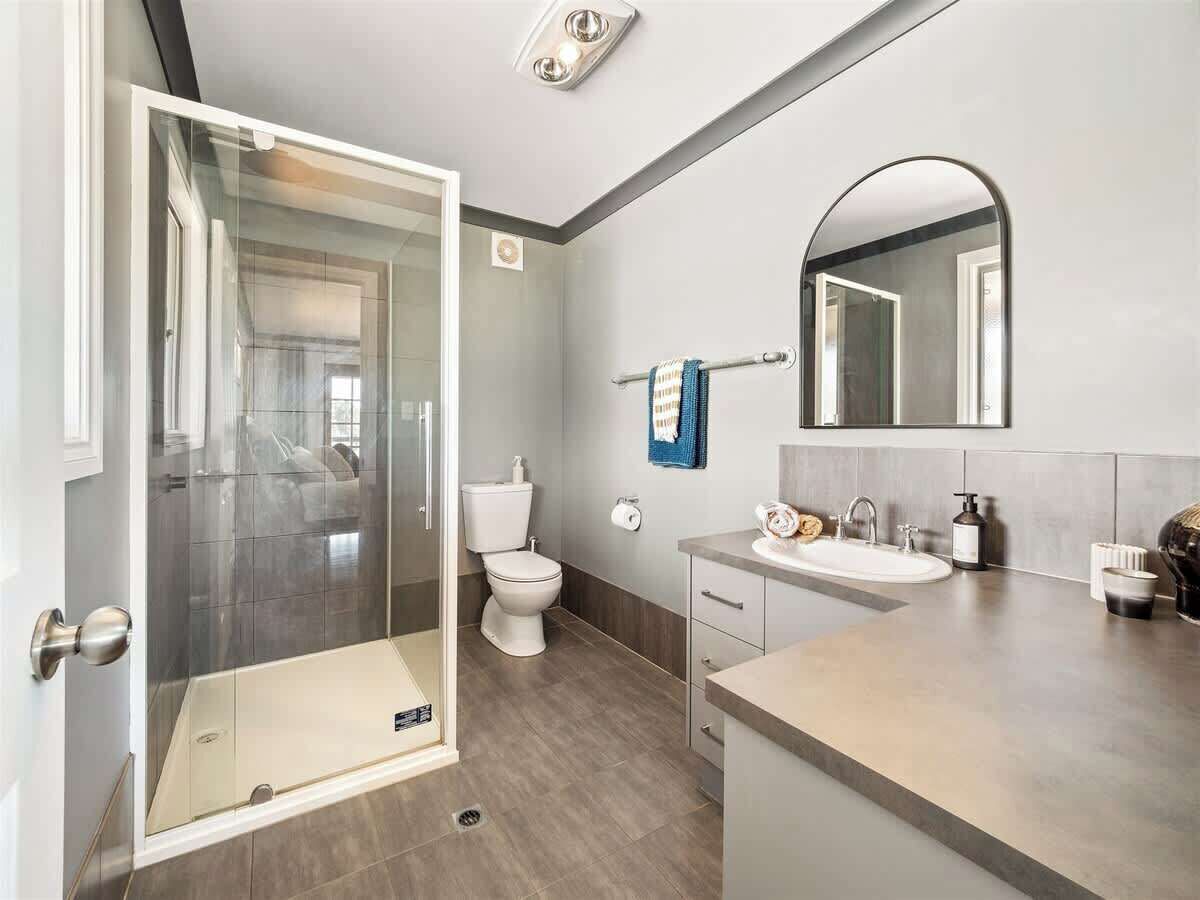 Shower, hair dryer, towels, shampoo