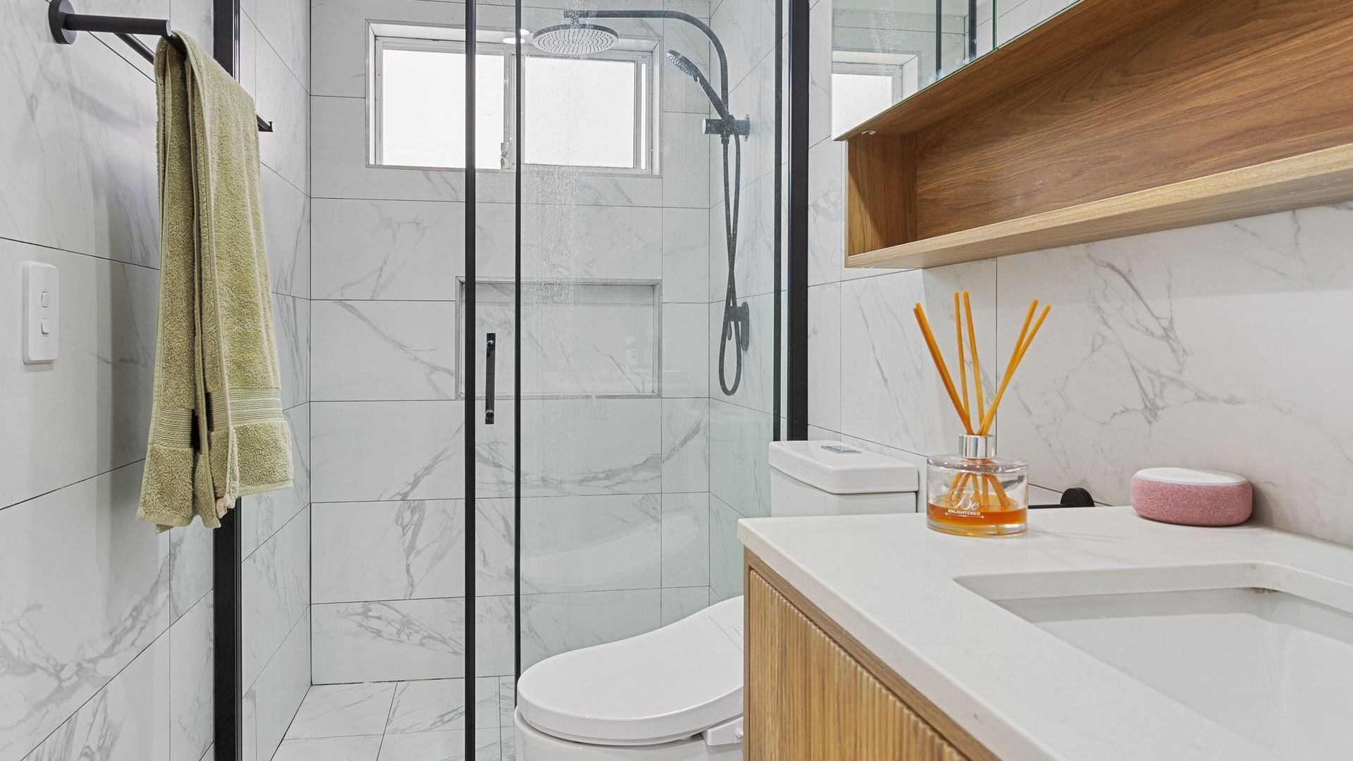 Shower, hair dryer, towels