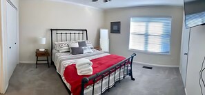 2 Schlafzimmer, Zimmersafe, Bügeleisen/Bügelbrett, kostenloses WLAN