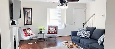 Smart TV, fireplace
