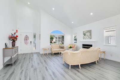 Spacious 4-bedroom house in Gate community in lovely Chino with WiFi, AC