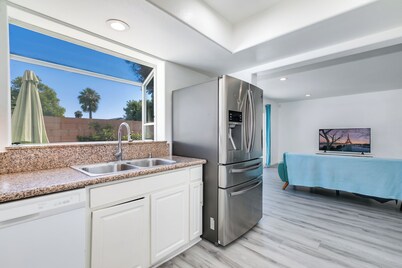 Spacious 4-bedroom house in Gate community in lovely Chino with WiFi, AC