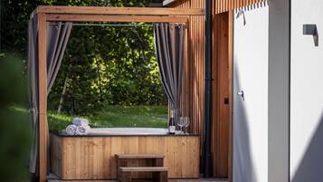House | Outdoor spa tub