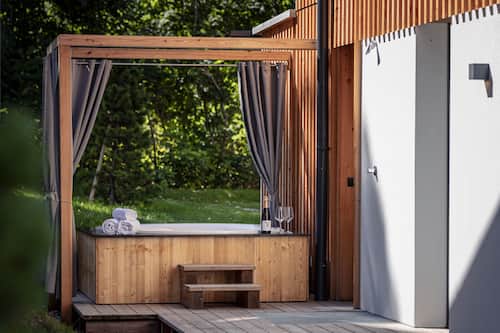 House | Outdoor spa tub