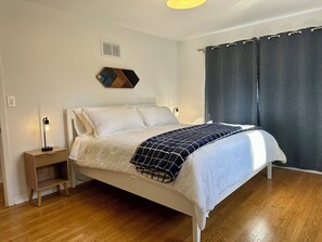 3 habitaciones, escritorio, tabla de planchar con plancha y wifi 