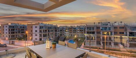 屋外ダイニングエリア