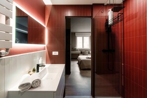 Douche, sĂšche-cheveux, bidet
