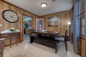 Dining - Mins to Ft Moore - The Columbus Cottage Guesthouse (Columbus)