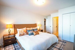5 bedrooms, iron/ironing board, free WiFi, bed sheets