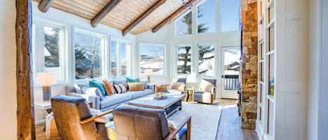 TV connectée, cheminée