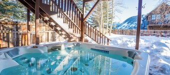 It's a Butte - Stunning 5 bedroom home in town with a private hot tub and amazing views