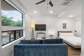 Iron/ironing board, WiFi, bed sheets - Prime DT ATX Studio | Mins to Rainey St | Patio (Austin)