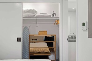 Iron/ironing board, WiFi, bed sheets