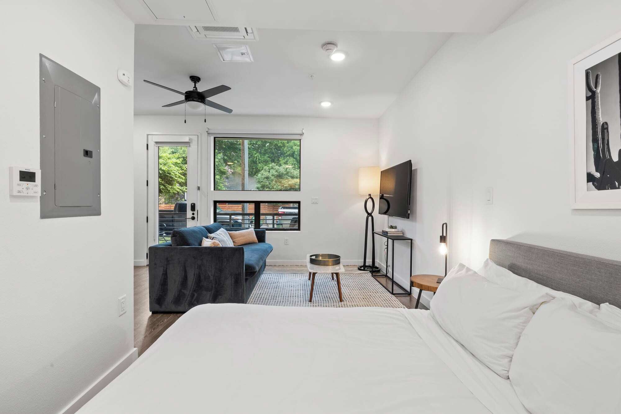 Iron/ironing board, WiFi, bed sheets