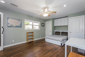 4 bedrooms, WiFi, bed sheets