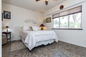 4 bedrooms, WiFi, bed sheets - Bluebonnet Surprise-Lakefront, Hot Tub, Boat Slip (Kingsland)