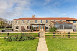 Exterior - Modern Cottage, Countryside Views, Private Parking (Shepton Mallet)