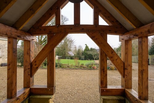 19th Century House, Private Parking, nr Painswick