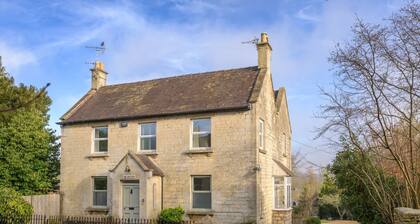19th Century House, Private Parking, nr Painswick