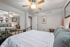 5 dormitoris, planxa i posts de planxar i un bressol de viatge 