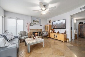 تلفزيون ذكي، كرة قدم الطاولة، كُتُب، طابعة