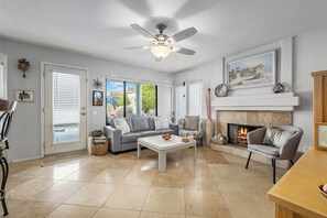 Televisor intel·ligent, futbolí, llibres i impressores 