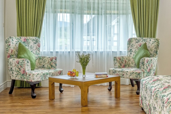Junior Suite | 1 bedroom, in-room safe, desk, soundproofing