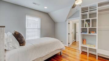 3 habitaciones, tabla de planchar con plancha, wifi y ropa de cama