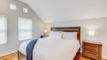 3 bedrooms, iron/ironing board, WiFi, bed sheets